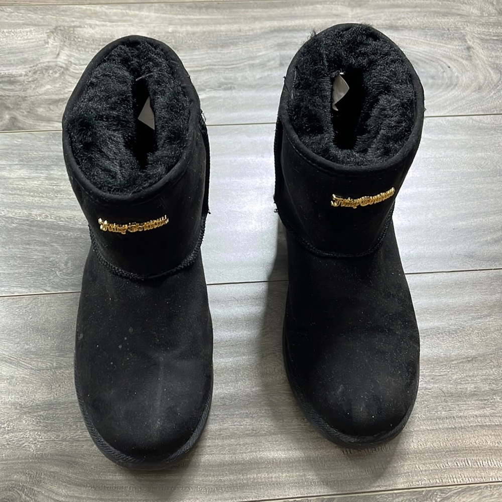 Juicy court booties